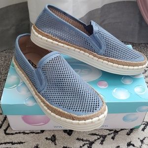 New Soda brand Fall slip on Blue shoes sz 8.5
